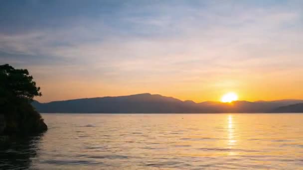 时间流逝 日落时 萨摩亚岛托巴苏门答腊湖印度尼西亚 卡尔德拉大火山中的水 地质公园 — 图库视频影像