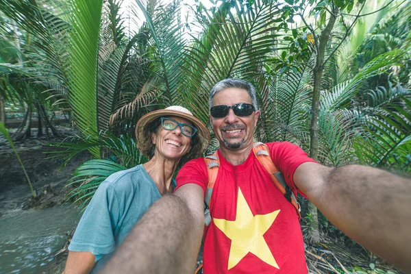 Pareja Tomando Selfie Moto Hombre Mujer Con Casco Bicicleta Región — Foto de Stock