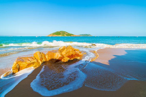 Gorgeous Tropical Beach Turquoise Transparent Water Unique Rock Boulders Cam — Stock Photo, Image