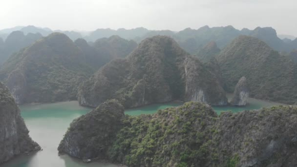 Luftaufnahme Einmaliger Flug Über Long Bay Berühmtes Touristenziel Vietnam Klarer — Stockvideo