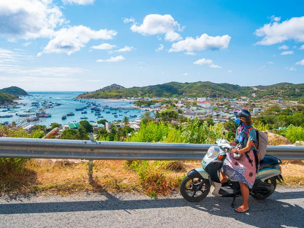 Eine Person Motorrad Fahren Auf Kurvenreicher Straße Blick Auf Die — Stockfoto