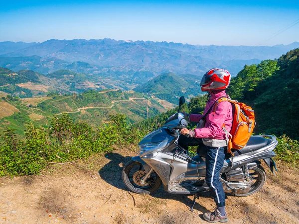 Una Persona Montar Bicicleta Giang Bucle Motocicleta Famosos Ciclistas Destino —  Fotos de Stock
