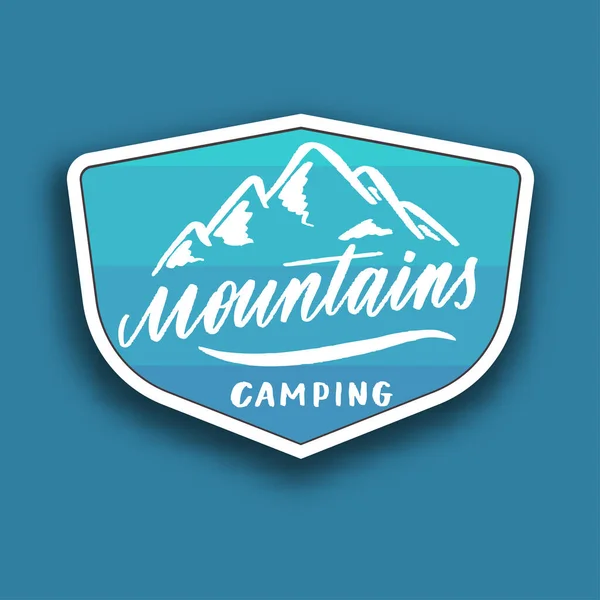 Montanha Emblema Viagem Camping Emblema Aventura Livre Emblema Patch Logotipo — Vetor de Stock