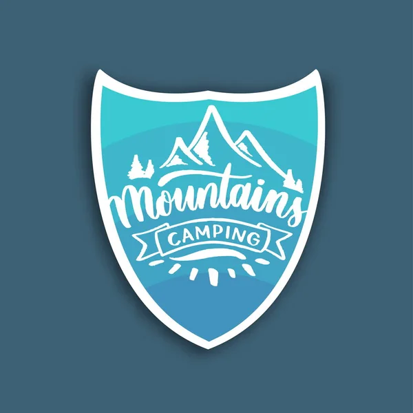 Montanha Emblema Viagem Camping Emblema Aventura Livre Emblema Patch Logotipo — Vetor de Stock