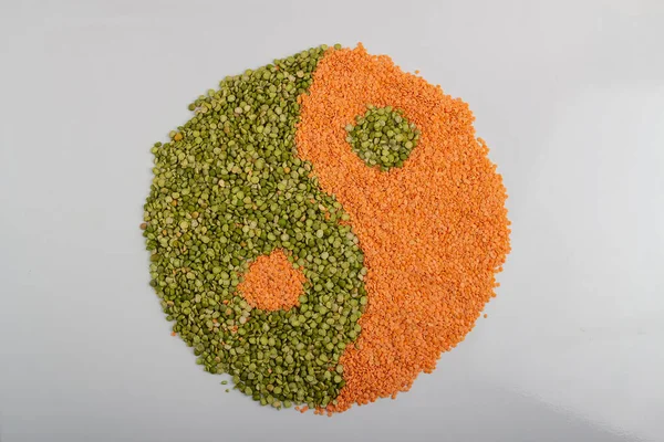 Kuru yeşil bezelye ve çiğ kırmızı mercimek dokusu.