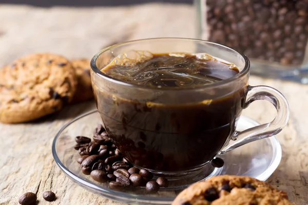 Masada bir fincan kahve.