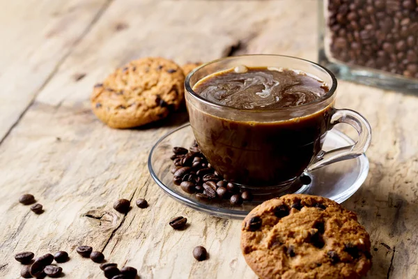 Masada bir fincan kahve.