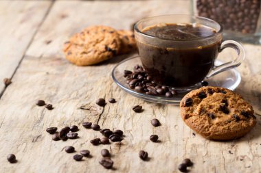 Masada bir fincan kahve.