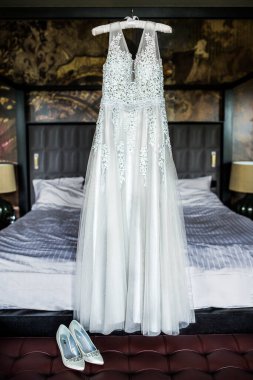 Güzel bir gelinlik - hazırlanıyor.  