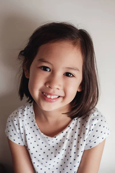 Retrato Feliz Misto Raça Criança Jovem Asiático Japonês Criança Menina — Fotografia de Stock