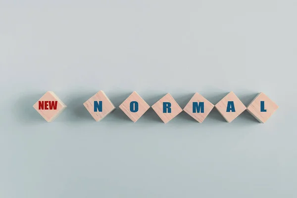 Drewniane Klocki Nowym Normalem Destrukcyjny Innowacyjny Sposób Koncepcji Pandemii Koronawirusowej — Zdjęcie stockowe