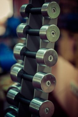 Ağır siyah halter egzersiz