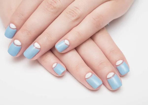 tırnak cilası. Sanat manikür. çok renkli oje. güzel eller. şık renkli çivi