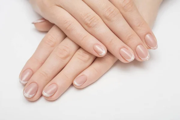 tırnak cilası. Sanat manikür. çok renkli oje. güzel eller. şık renkli çivi