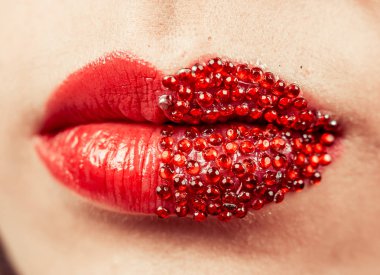 Tutkulu kırmızı dudaklar, makro fotoğrafçılık parlak parıltı