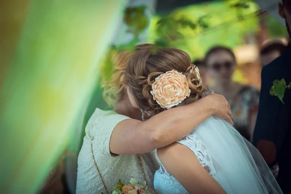 Düğün Gelin Damat gelin ve damat mutluluğu birlikte tebrik — Stok fotoğraf