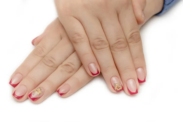 Manicure com strass na forma de corações e bolas cor-de-rosa na unha branca e vermelha polonês em um fundo branco . — Fotografia de Stock