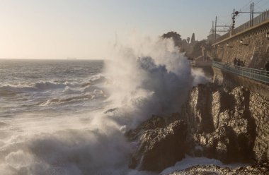 Genoa Nervi 'de dalgalı deniz, ligurian kıyıları, İtalya