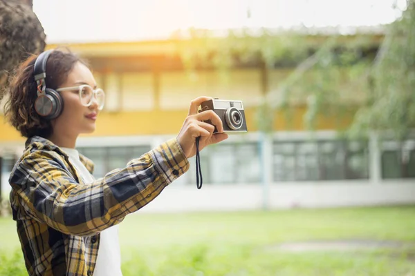 Porträt Einer Jungen Frau Die Während Der Ruhezeit Gerne Wasser — Stockfoto