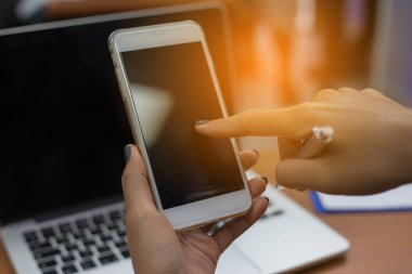 portre efektleri ile smartphone kullanarak el