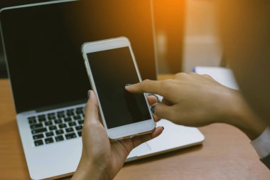 portre efektleri ile smartphone kullanarak el