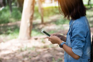 portre efektleri ile smartphone kullanarak el