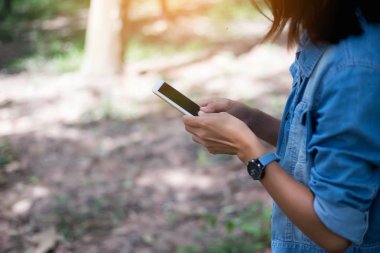 portre efektleri ile smartphone kullanarak el