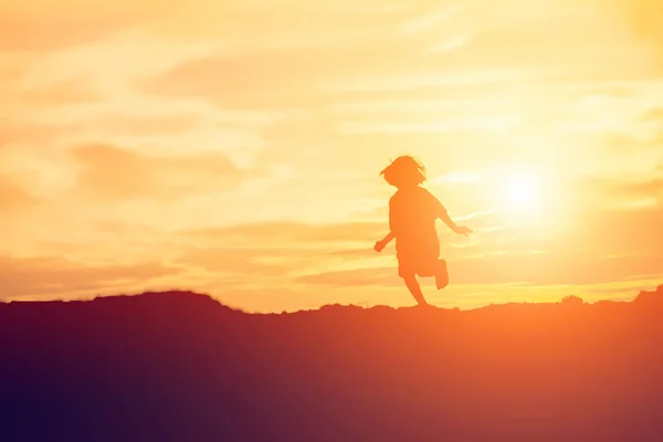 Silhouette Bambino Momenti Della Gioia Del Bambino Sul Tramonto Della — Foto Stock