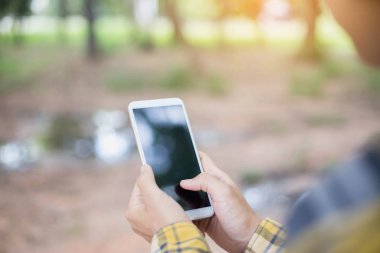 portre efektleri ile smartphone kullanarak el