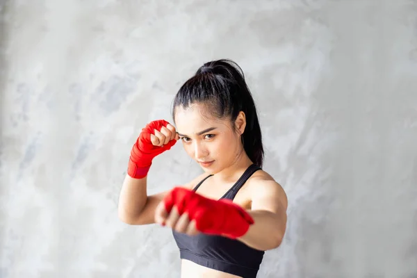 Amateur Kickboxers Training Heavy Bags Stock Photo — Stock Photo, Image