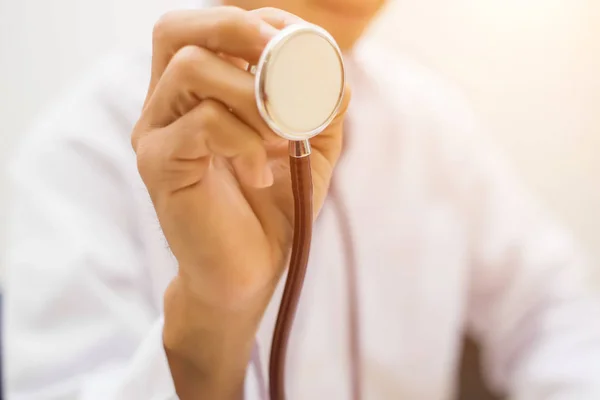 Як обрати тонометр для бабусі чи для себе: найповніший гайд