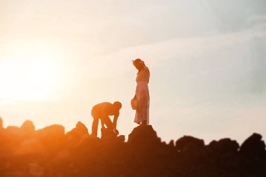 Bir çift buğday tarlasında eğleniyor..