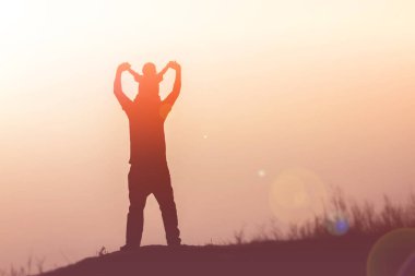 Baba ve oğul sunset bulvarında eğleniyor