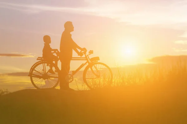 Silueta Familiei Motocicliști Tată Fiu — Fotografie, imagine de stoc