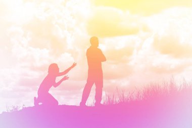 Çift silueti ilişkiyi bitiriyor.