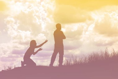 Çift silueti ilişkiyi bitiriyor.