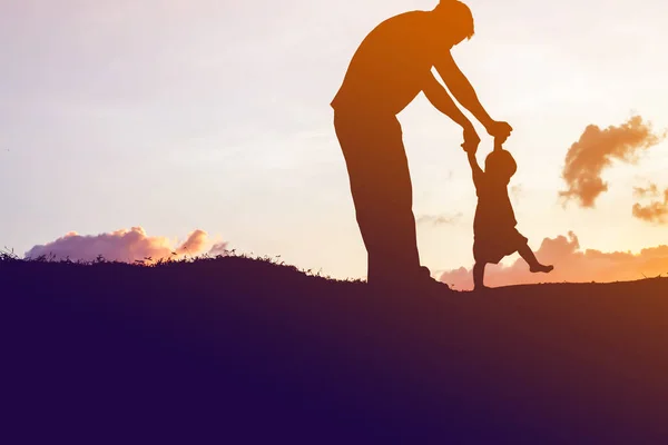 Father Took Baby Learn Walk Sunset — Stock Photo, Image