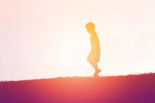 Kid Silueta Okamžiky Radosti Dítěte Povahu Sunset — Stock fotografie