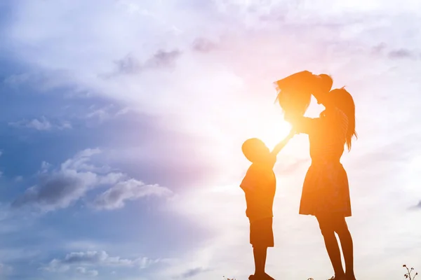 Mother Holding Baby Walking Sunset Background — Stock Photo, Image