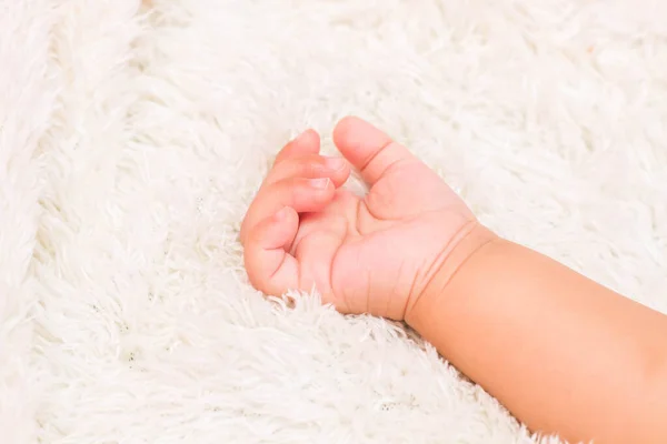 Kleine Zarte Hand Des Neugeborenen Portrait Aus Nächster Nähe — Stockfoto