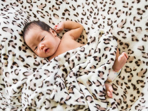 Primer Plano Del Bebé Recién Nacido — Foto de Stock