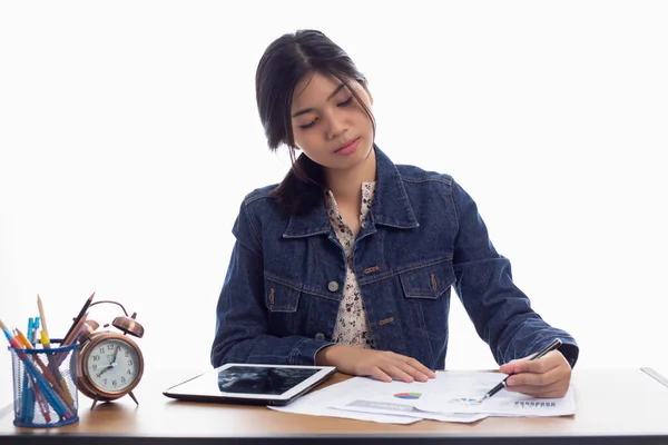 Femme Affaires Signant Document Contractuel Sur Bureau — Photo