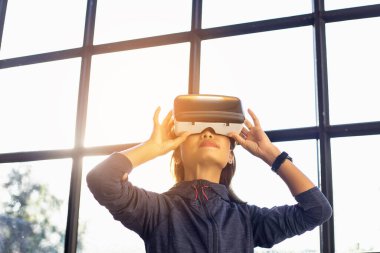 Yine de Vr aygıt arayan kadın 