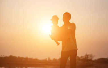 Baba ve oğul sunset bulvarında eğleniyor