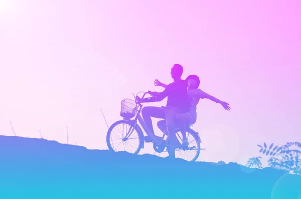 Silhuetten Par Körning Cykel Glad Tid Sunset — Stockfoto