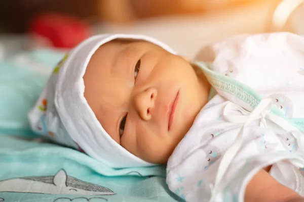 갓난아기 가우는 — 스톡 사진