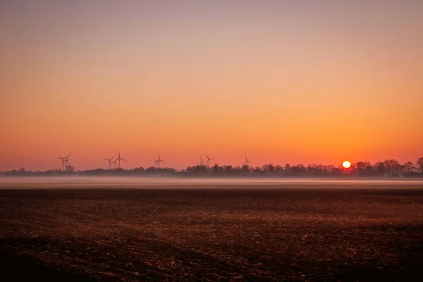 Krásný Východ Slunce Nizozemsku Širokým Výhledem Zamlžená Pole Krásným Oranžovým — Stock fotografie