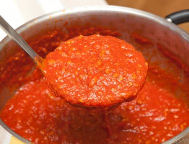 Bolognese sos ile pota.