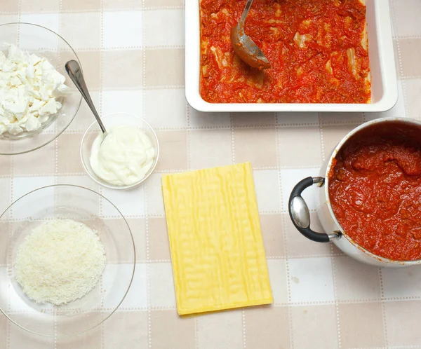 Preparation of homemade lasagna. — Stock Photo, Image