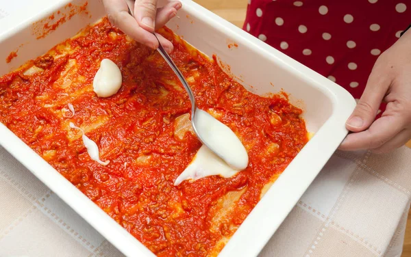 Preparation of homemade lasagna. — Stock Photo, Image